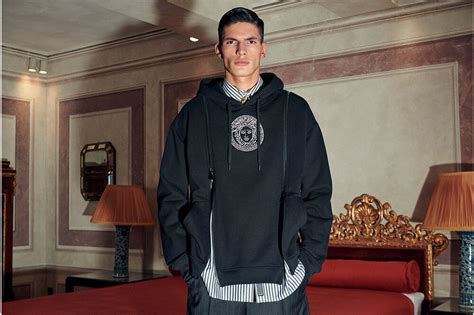 pub versace|versace pre fall 2020.